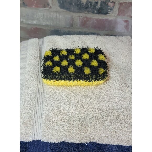 Black and Yellow Kitchen Scrubby - Picture 4 of 7